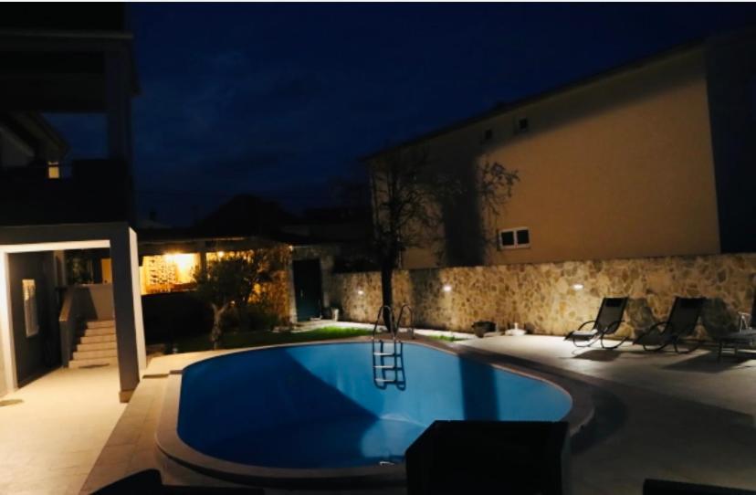 Iva Apartman Sa Bazenom Donji Zemunik Exterior photo