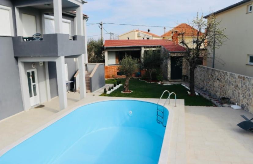 Iva Apartman Sa Bazenom Donji Zemunik Exterior photo