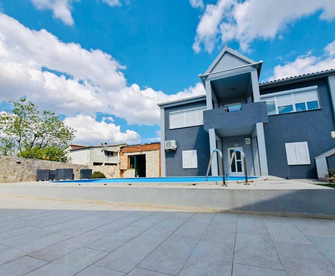 Iva Apartman Sa Bazenom Donji Zemunik Exterior photo