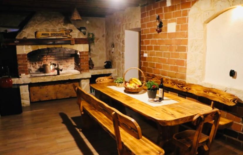 Iva Apartman Sa Bazenom Donji Zemunik Exterior photo