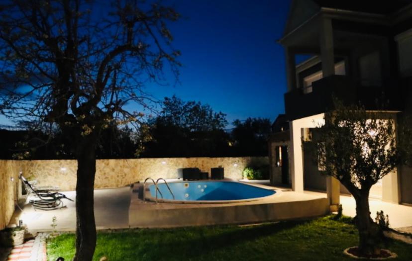 Iva Apartman Sa Bazenom Donji Zemunik Exterior photo