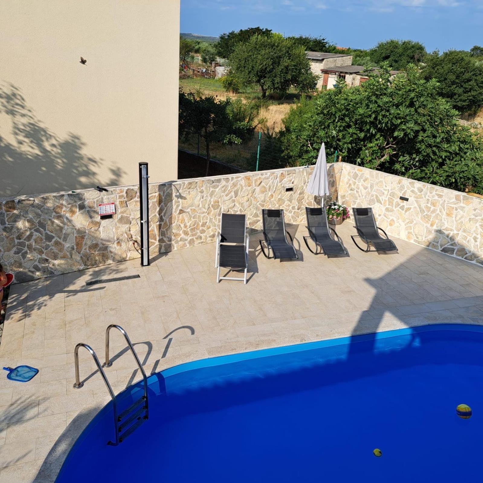 Iva Apartman Sa Bazenom Donji Zemunik Exterior photo